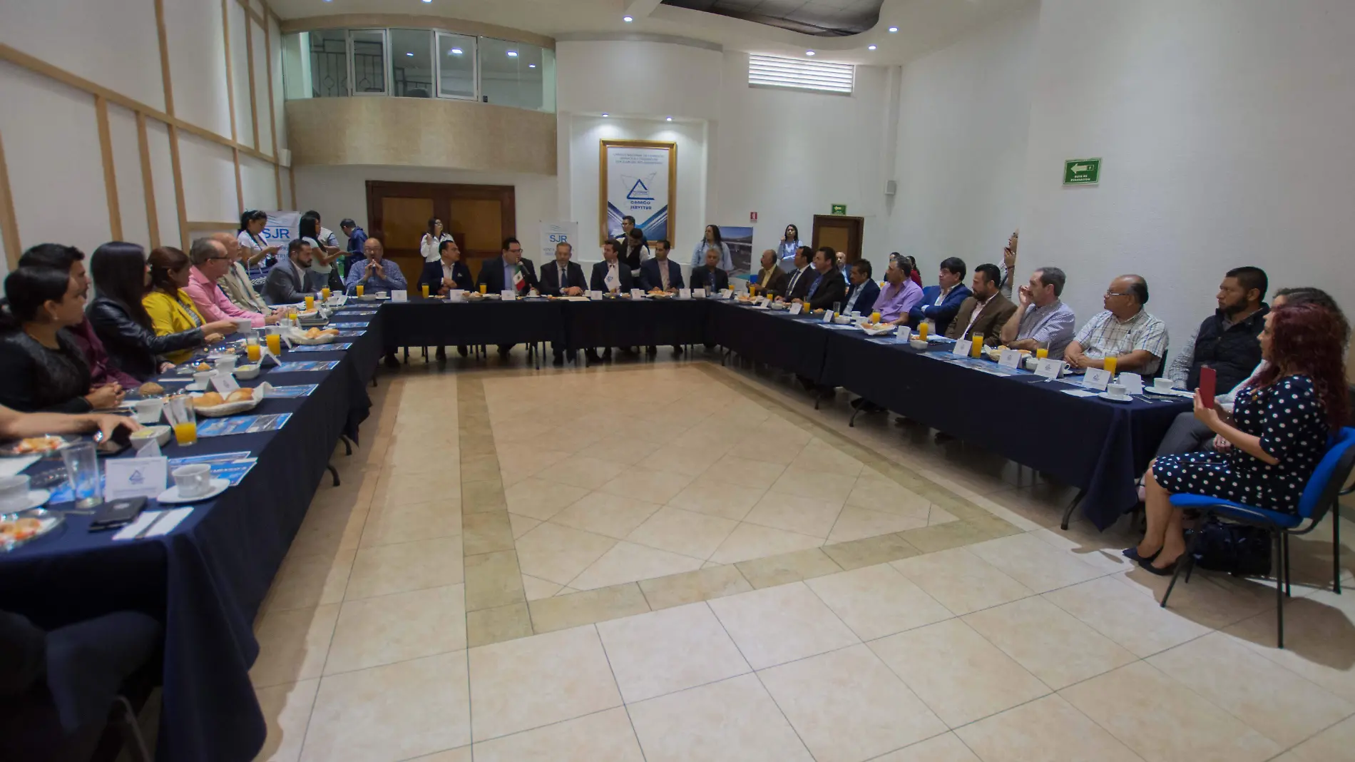 Miembros de la Canaco escucharon la proyección de crecimiento del Business Park San Juan del Río.   Foto César Ortiz.